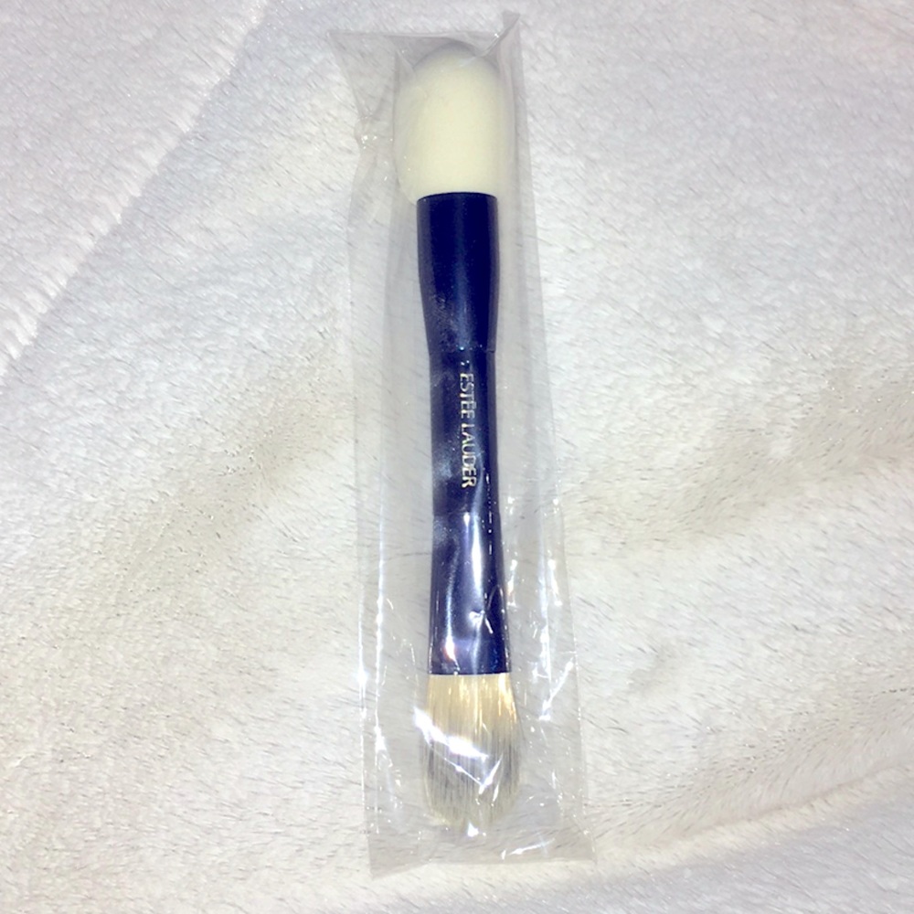 Brand New Estee Lauder double end   makeup brush